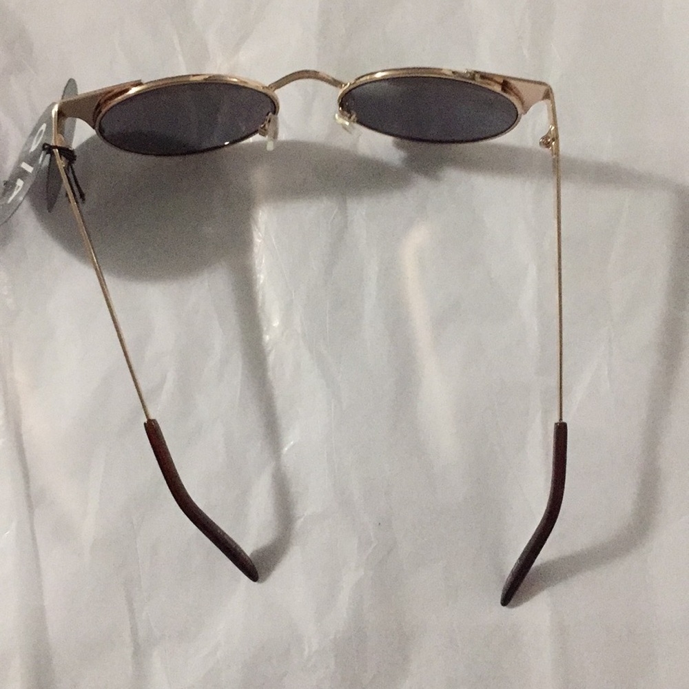 NEW QUAY AUSTRALIA CAT GOLD MIRROR SUNGLASSES OS - Picture 3 of 5
